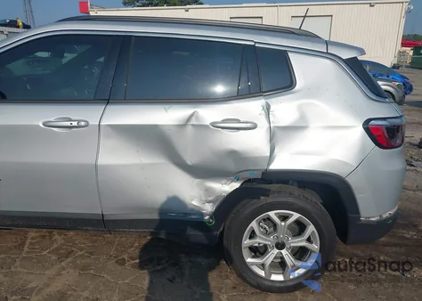 2025 Jeep Compass Latitude 4X4 z USA, uszkodzony, nr VIN 3C4NJDBN5ST544793